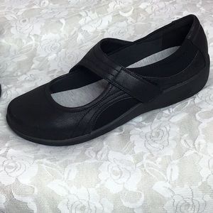 Clarks | NWT Cloud Steppers MaryJanes Black Size 9m
